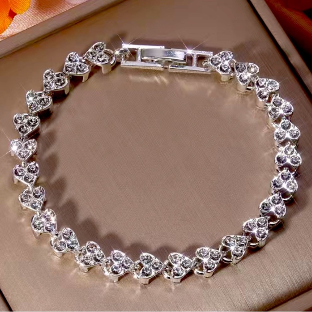 T&M Treasures Heart-Shaped Rhinestone Beaded 7” Silver Plated Bracelet NEW
